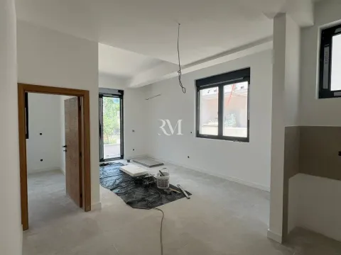 Prodaja, jednosoban stan, 48m², Dobrota, Kotor - image 3