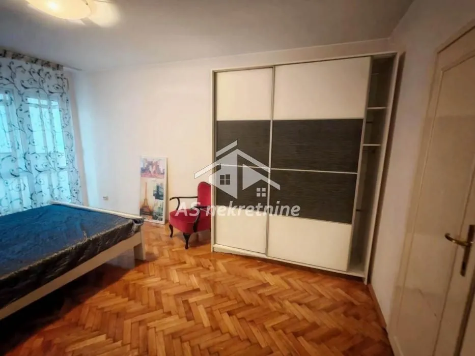 Rent, three bedroom apartment, 73m², Kalenić Pijaca, Vračar Sve Podlokacije