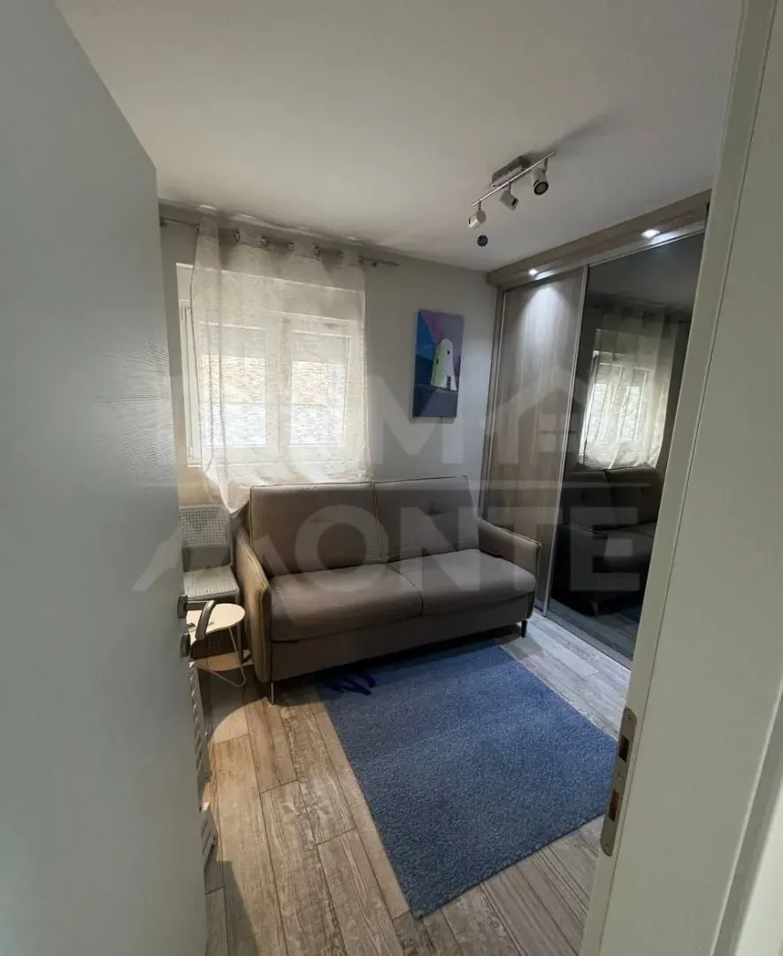 Izdavanje, dvosoban stan, 75m², Centar, Tivat