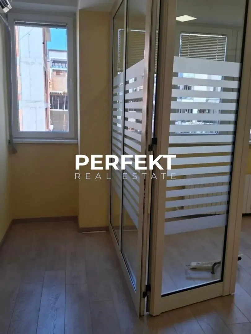 Izdavanje, poslovni prostor, 49m², Centar, Pančevo