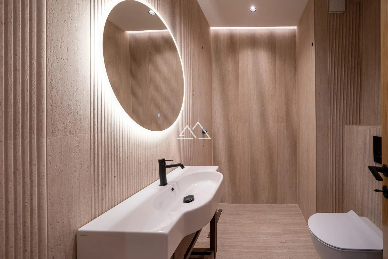Prodaja, trosoban stan, 96m², Centar, Tivat