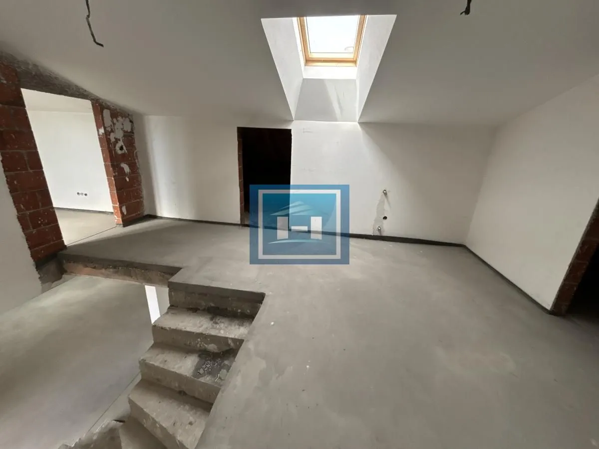 Prodaja, stan, 222m², Centar, Jagodina