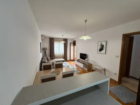 Izdavanje, jednosoban stan, 45m², Stari Aerodrom, Podgorica