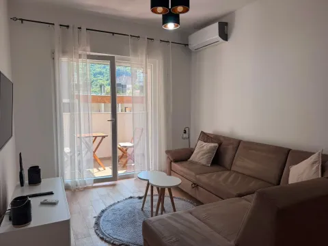 Rent, two bedroom apartment, 69m², Budva, Crna Gora - image 1