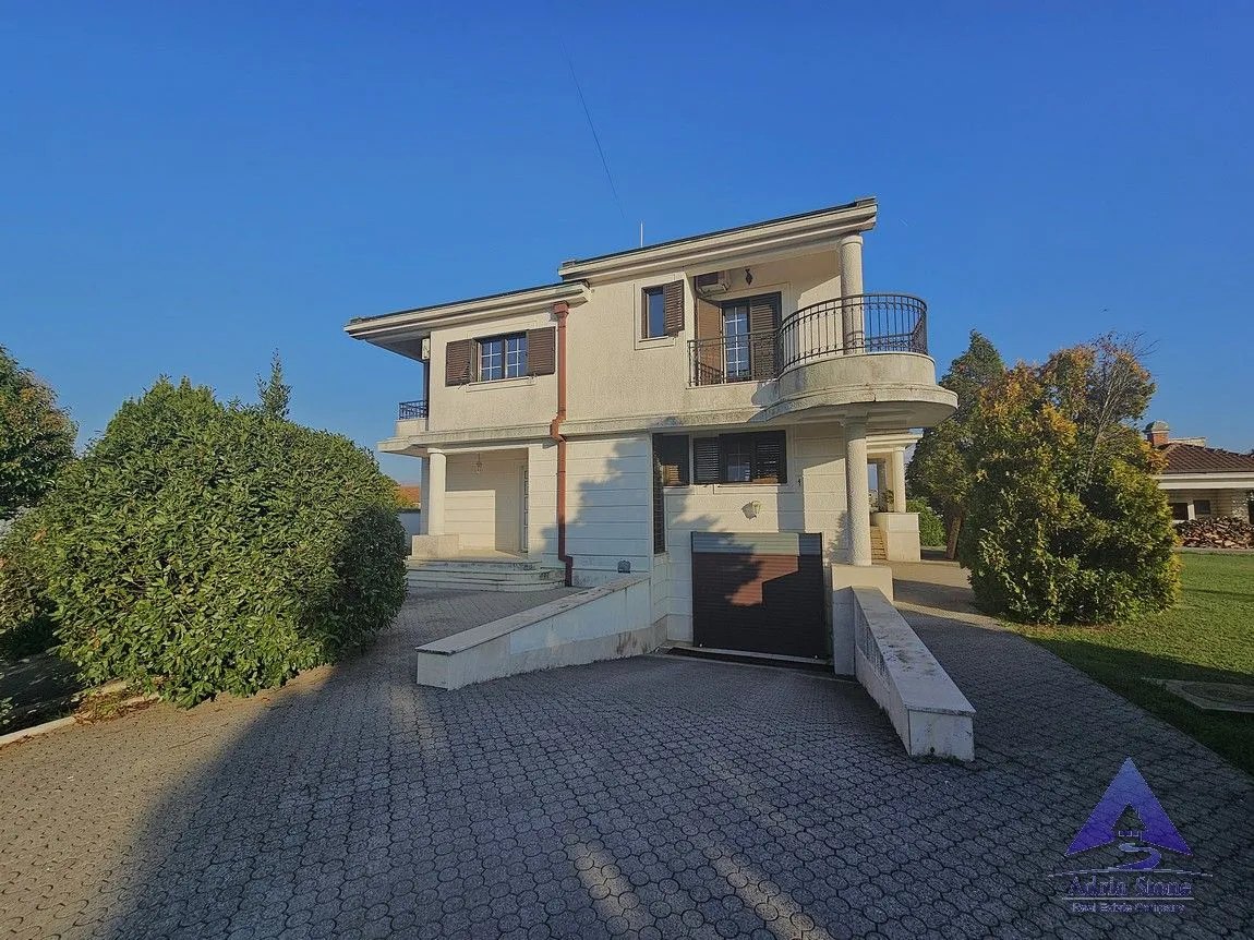 Sale, house, 308m², Tološi, Podgorica