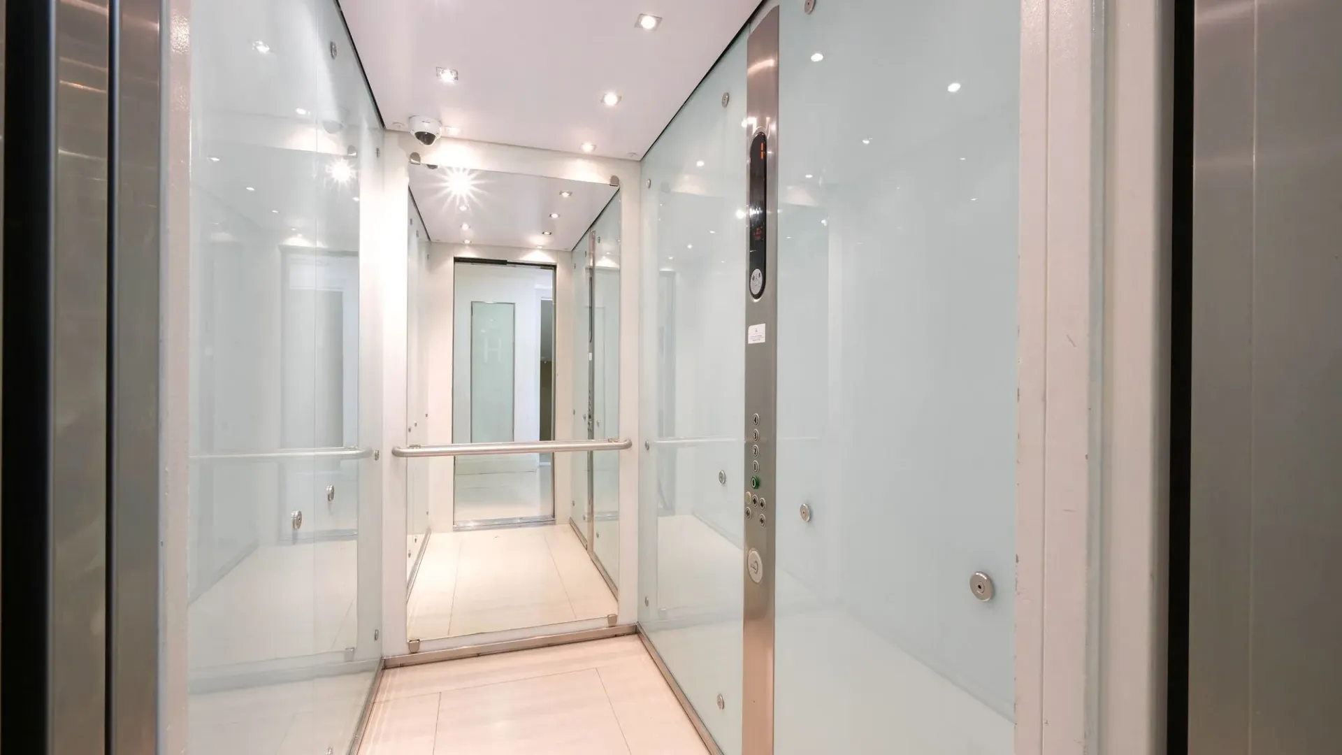 Prodaja, jednosoban stan, 68m², Tivat, Crna Gora