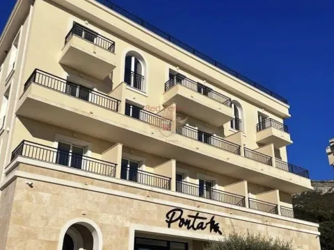 Sale, hospitality venue, 2330m², Budva, Crna Gora