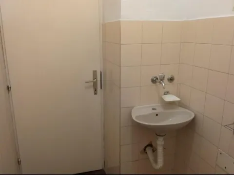 Sale, four bedroom apartment, 86m², Zvezdara Sve Podlokacije, Beograd - image 7