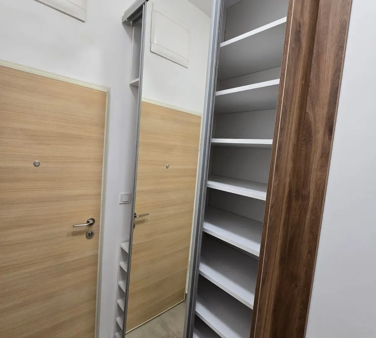 Izdavanje, jednosoban stan, 54m², Zabjelo, Podgorica