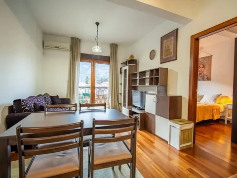 Izdavanje, jednosoban stan, 40m², Dobrota, Kotor - image 3