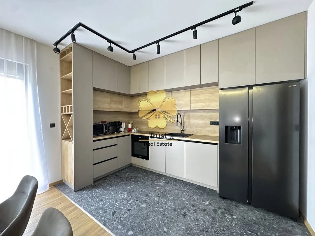 Izdavanje, kuća, 190m², Tološi, Podgorica