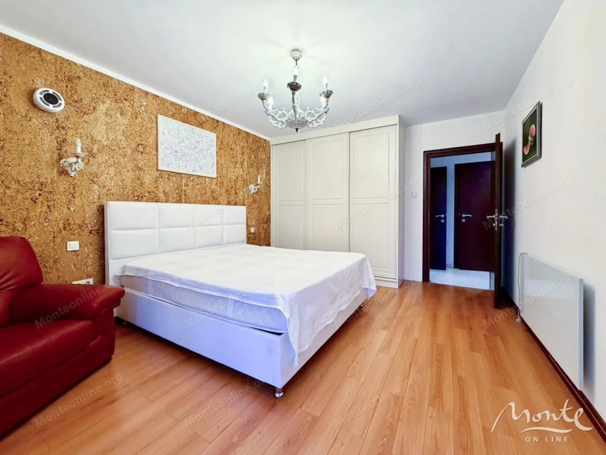 Prodaja, trosoban stan, 122m², Petrovac, Budva