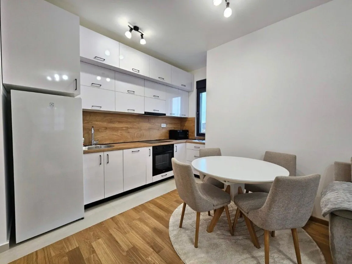 Izdavanje, dvosoban stan, 60m², New City, Podgorica