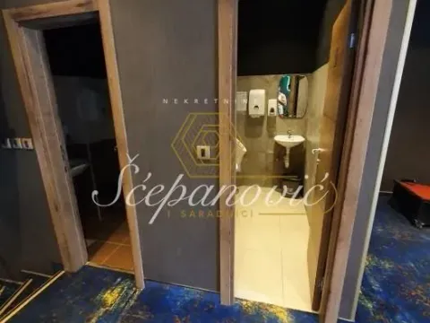 Izdavanje, poslovni prostor, 239m², Bulevar Oslobodjenja, Novi Sad Sve Podlokacije - image 6