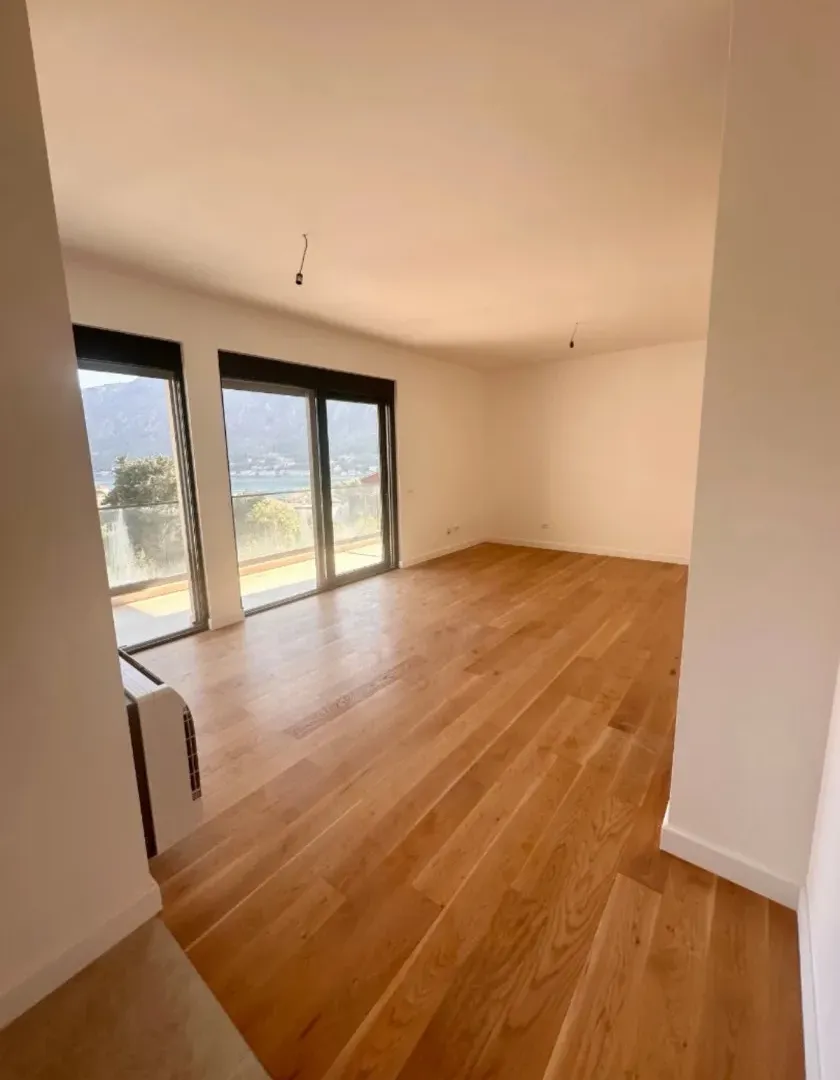 Prodaja, dvosoban stan, 72m², Dobrota, Kotor