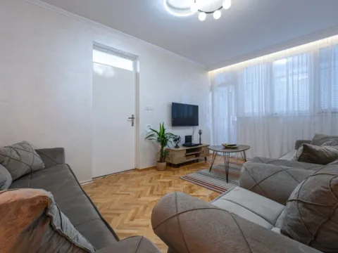 Izdavanje, dvosoban stan, 74m², Stara Varoš, Podgorica - image 5