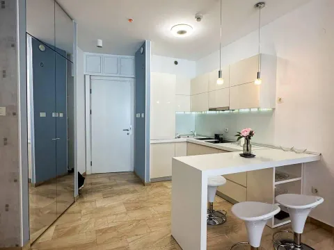 Izdavanje, jednosoban stan, 64m², Centar, Budva - image 4