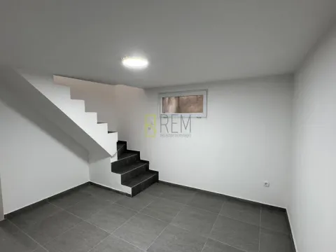 Izdavanje, poslovni prostor, 50m², Lepa Kata, Podgorica - image 8