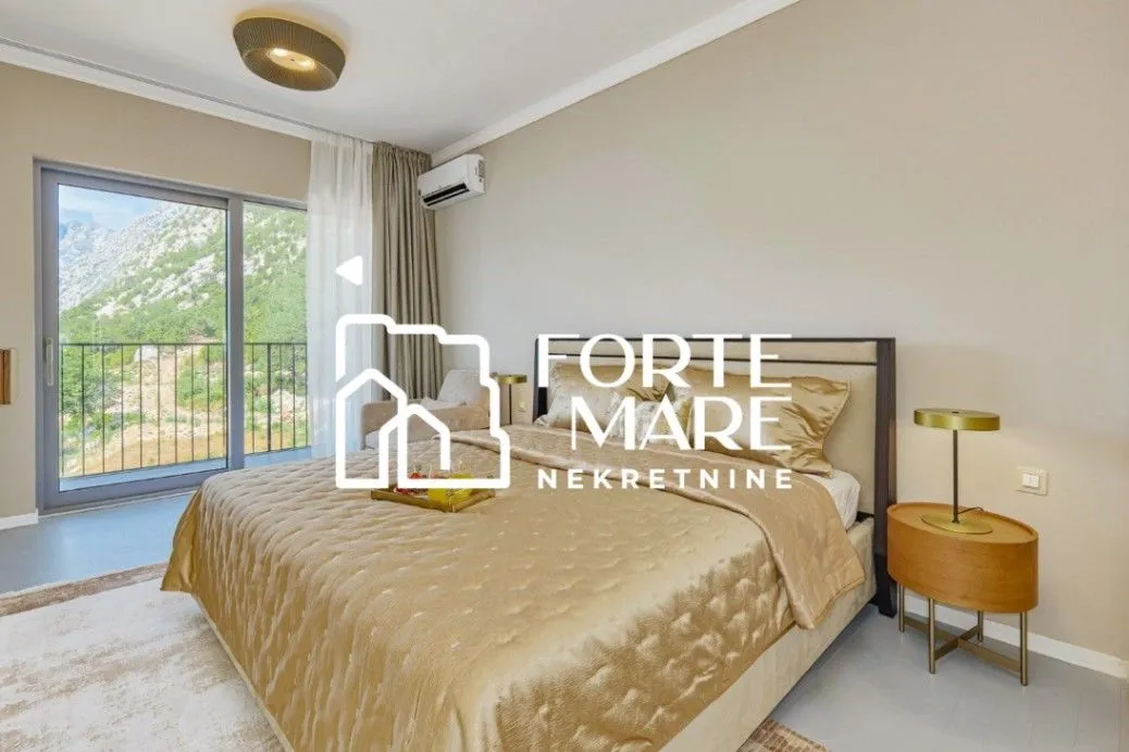 Sale, three bedroom apartment, 158m², Dobrota, Kotor