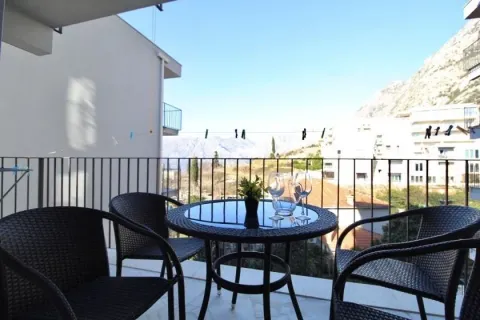 Sale, two bedroom apartment, 78m², Dobrota, Kotor - image 1
