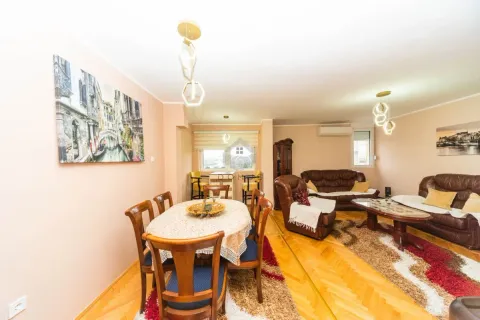 Izdavanje, dvosoban stan, 70m², Blok 5, Podgorica - image 3