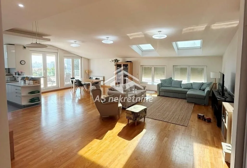 Izdavanje, četvorosoban stan, 157m², Savski Venac, Beograd