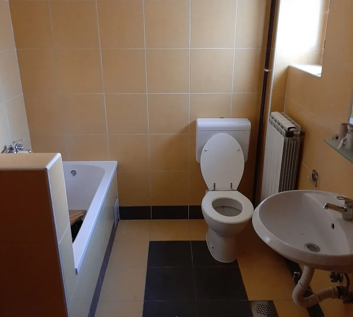 Izdavanje, kuća, 180m², Kluz, Zvezdara Sve Podlokacije