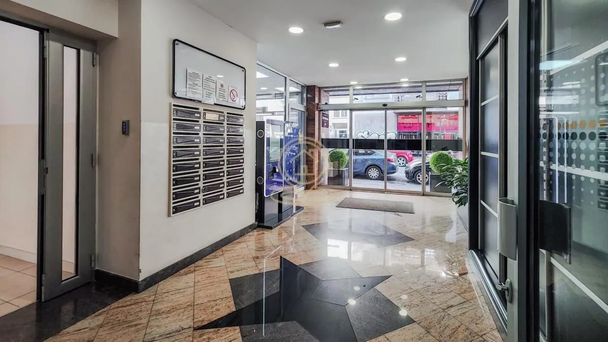 Izdavanje, dvosoban stan, 64m², Savski Venac, Beograd