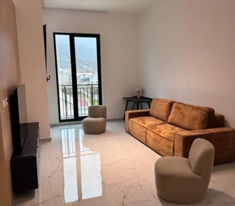 Izdavanje, jednosoban stan, 61m², Lastva Grbaljska, Kotor