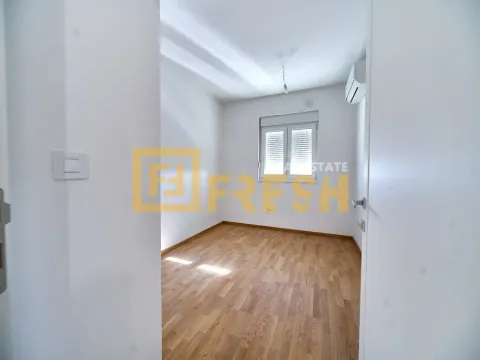 Prodaja, trosoban stan, 104m², Stari Aerodrom, Podgorica - image 12