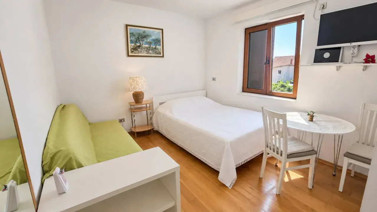 Rent, studio apartment, 30m², Tivat, Crna Gora