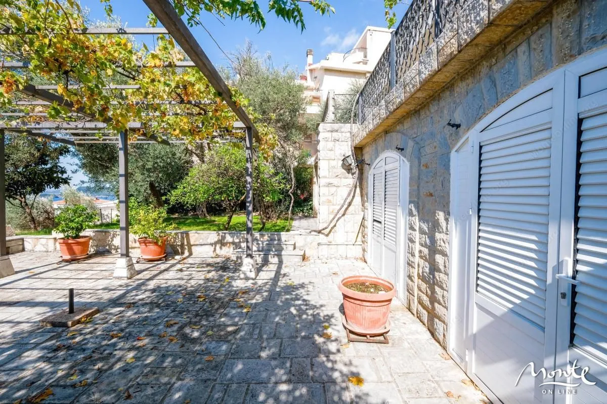 Sale, house, 375m², Sveti Stefan, Budva