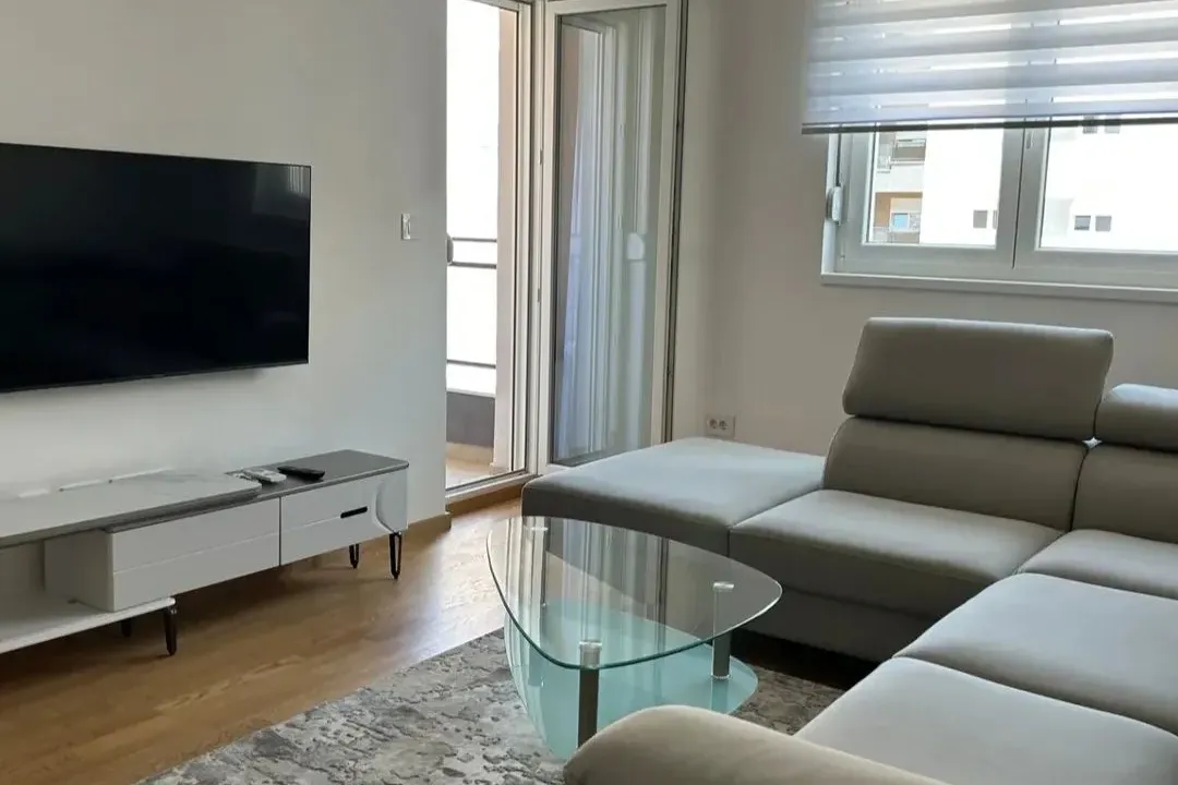 Izdavanje, jednosoban stan, 48m², Stari Aerodrom, Podgorica
