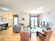 Izdavanje, dvosoban stan, 72m², Centar, Tivat - image 8