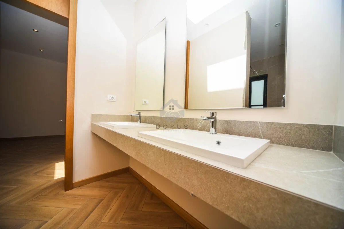 Izdavanje, kuća, 350m², Tuzi, Podgorica