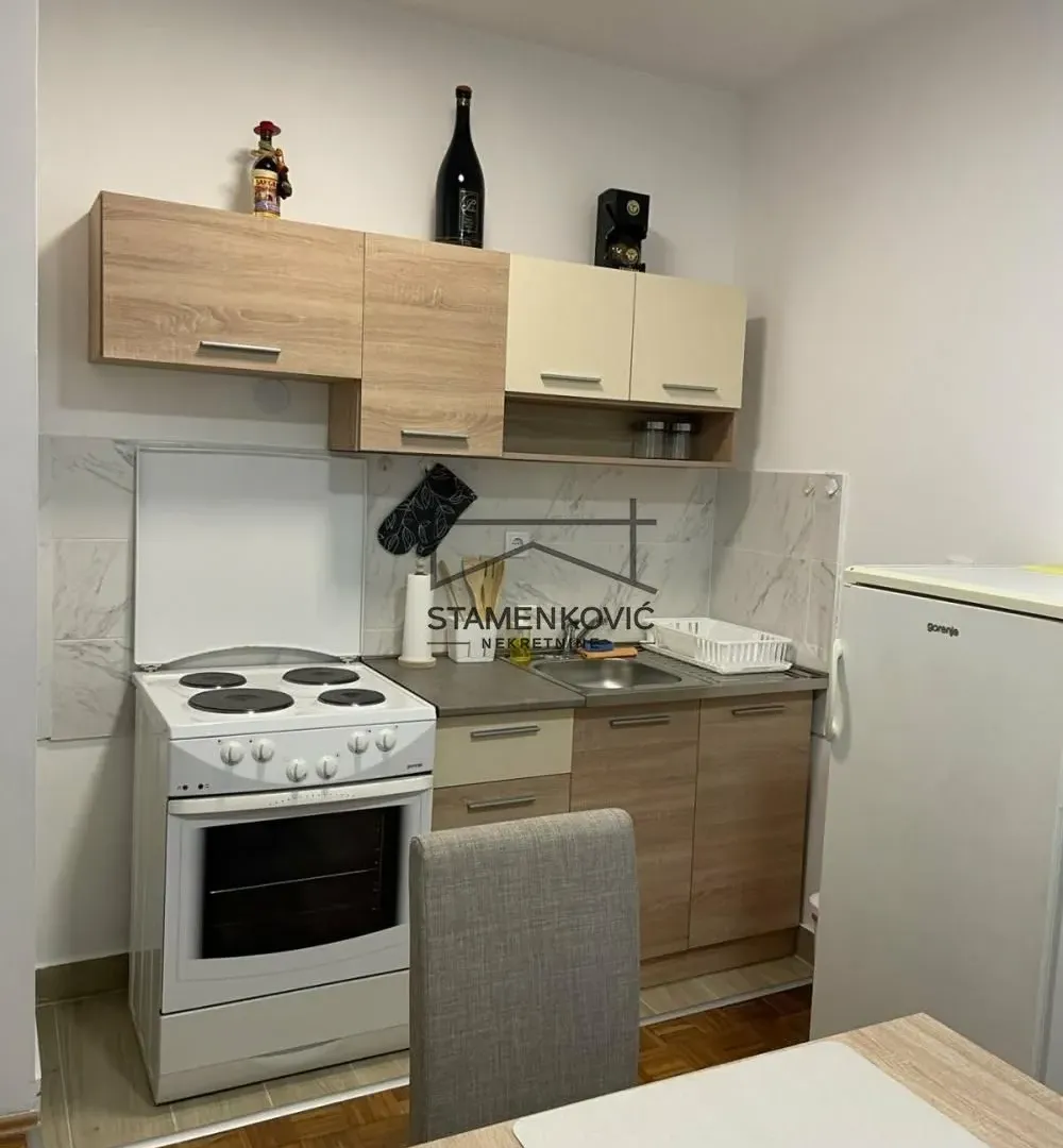 Izdavanje, jednosoban stan, 41m², Petrovaradin, Novi Sad