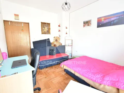 Izdavanje, kuća, 500m², Tološi, Podgorica - image 19