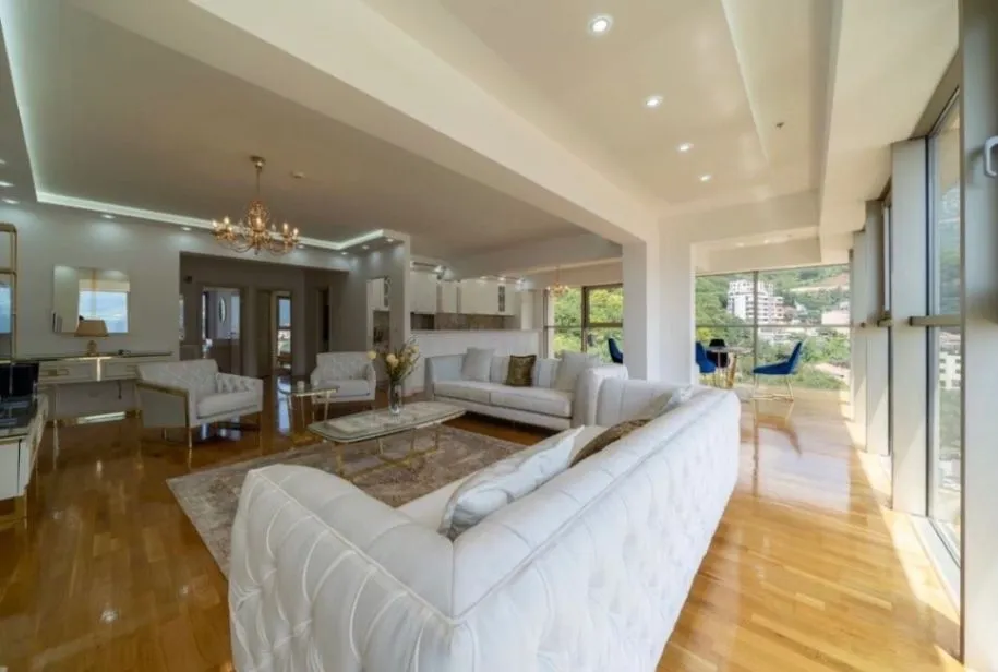 Rent, three bedroom apartment, 150m², Dukley Gardens, Budva