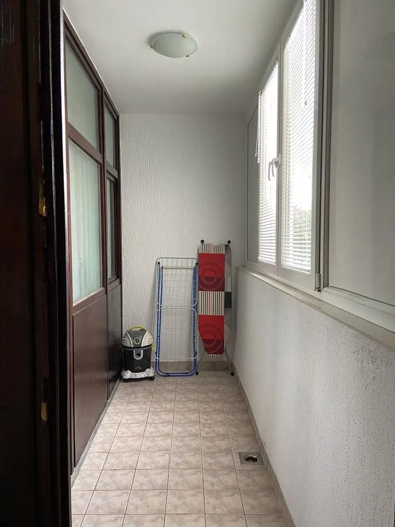 Izdavanje, dvosoban stan, 80m², Stari Aerodrom, Podgorica