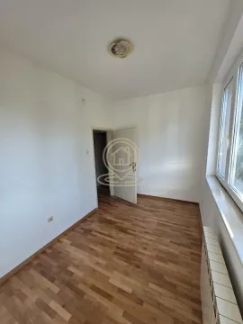 Empty room with parquet flooring and a window. - image 5