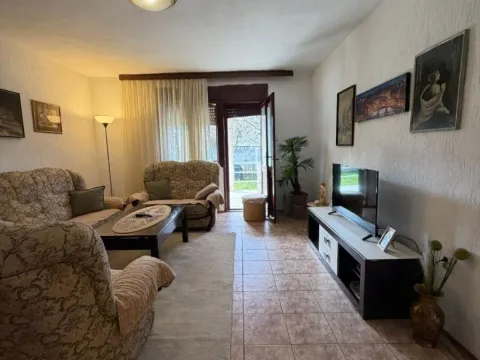 Rent, two bedroom apartment, 90m², Stari Aerodrom, Podgorica - image 1