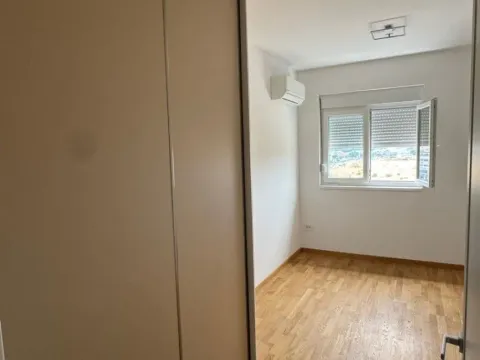 Izdavanje, dvosoban stan, 66m², Stari Aerodrom, Podgorica - image 4