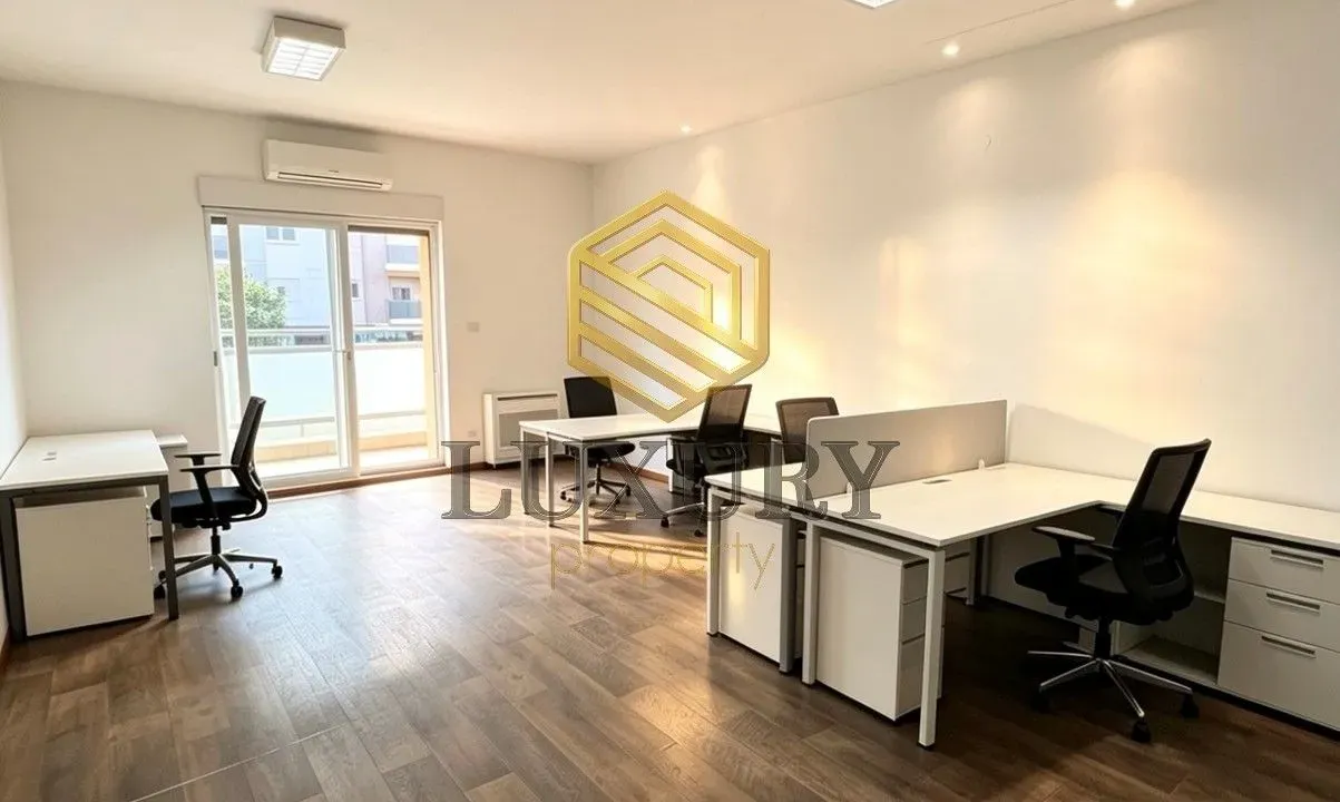 Izdavanje, poslovni prostor, 110m², City Kvart, Podgorica