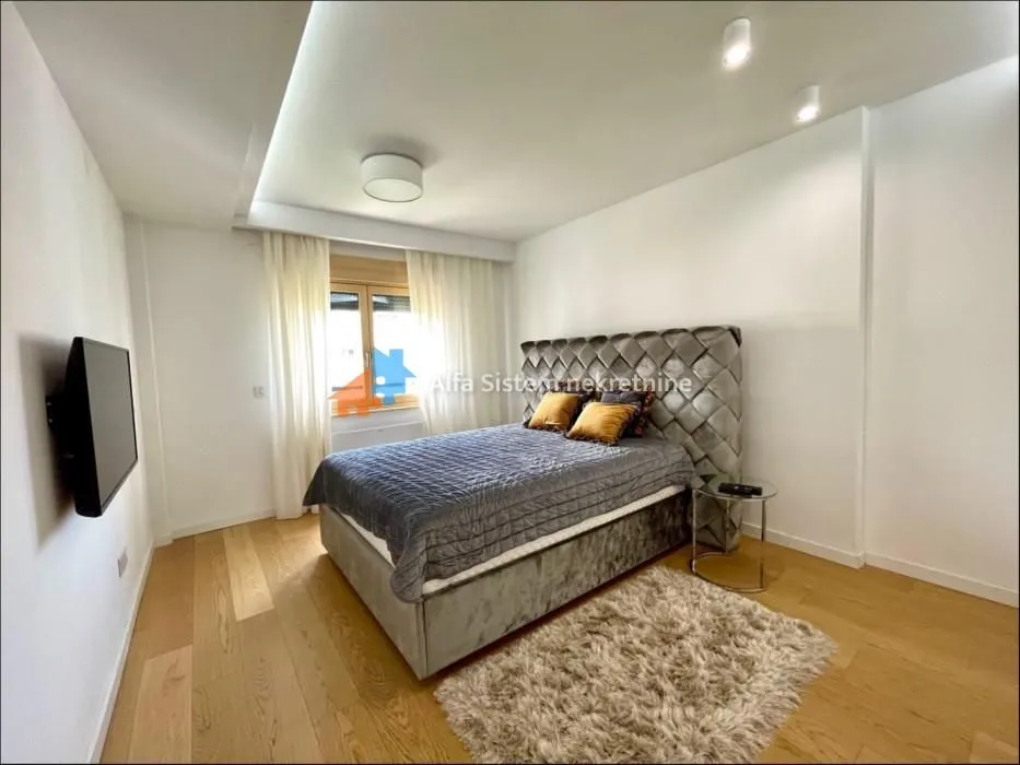 Izdavanje, stan, 240m², Neimar, Vračar Sve Podlokacije