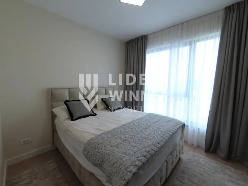 Izdavanje, trosoban stan, 82m², Savski Venac, Beograd
