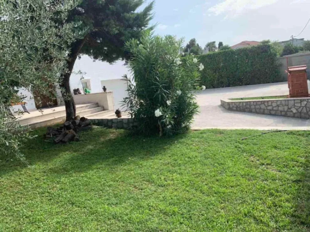 Rent, house, 250m², Zagorič, Podgorica