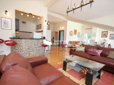 Prodaja, četvorosoban stan, 127m², Njivice, Herceg Novi - image 6