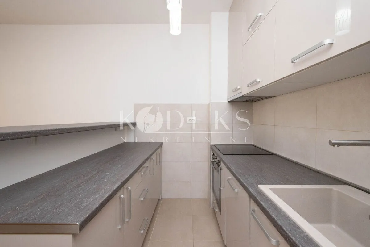 Rent, office space, 64m², City Kej, Podgorica