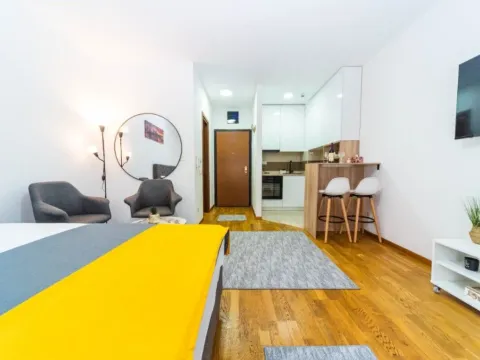 Daily-rent, studio apartment, 33m², City Kvart, Podgorica - image 6