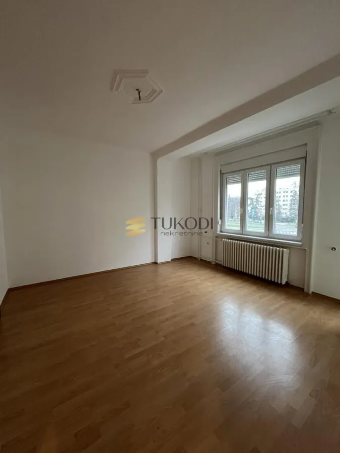 Prodaja, trosoban stan, 112m², Centar, Novi Sad